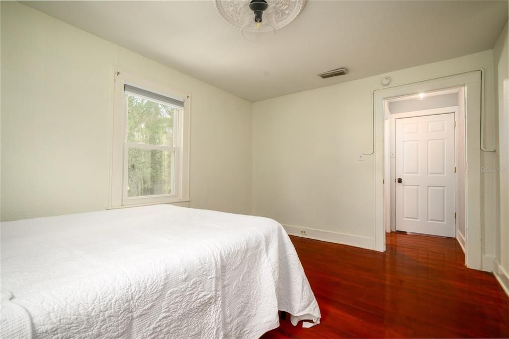 For Sale: $450,000 (4 beds, 3 baths, 1872 Square Feet)