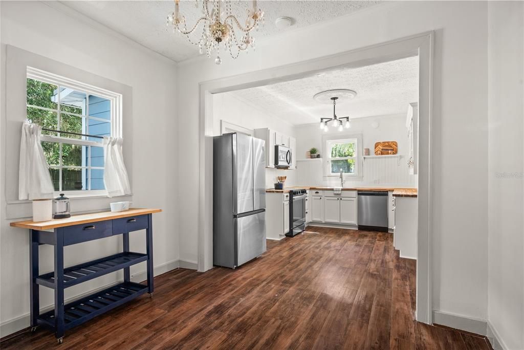 For Sale: $450,000 (4 beds, 3 baths, 1872 Square Feet)