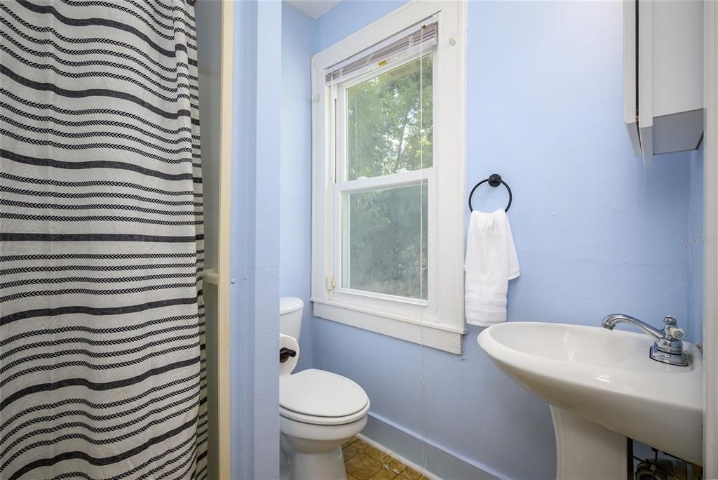 For Sale: $450,000 (4 beds, 3 baths, 1872 Square Feet)