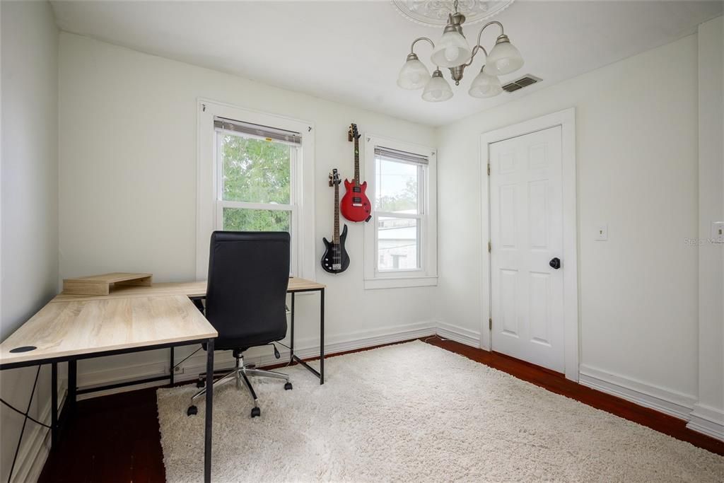 For Sale: $450,000 (4 beds, 3 baths, 1872 Square Feet)