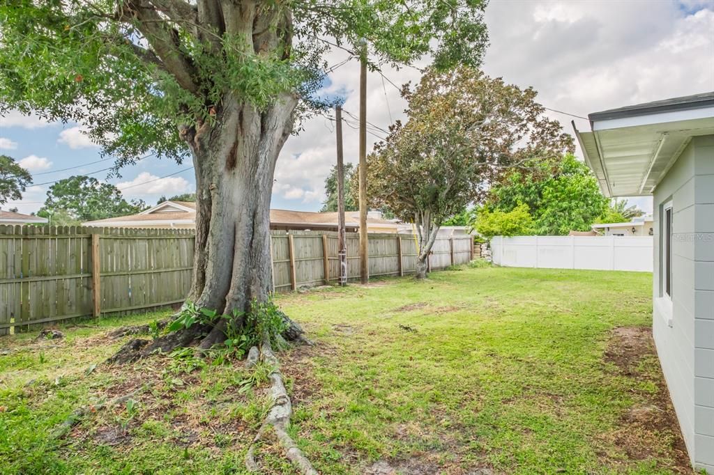 For Sale: $420,000 (2 beds, 1 baths, 1121 Square Feet)