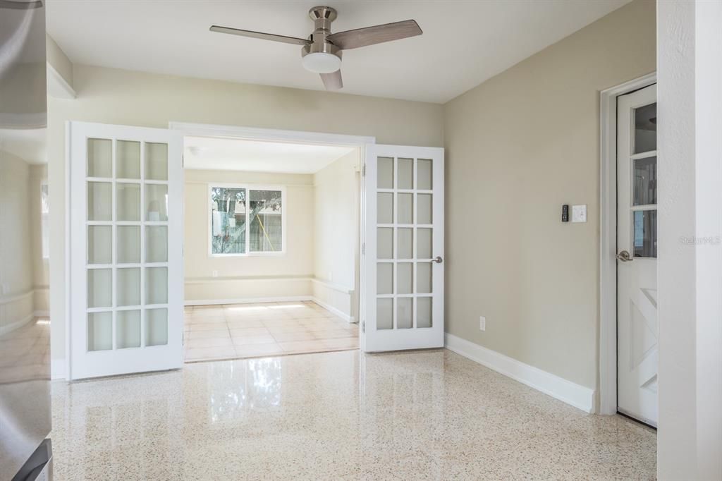 For Sale: $420,000 (2 beds, 1 baths, 1121 Square Feet)