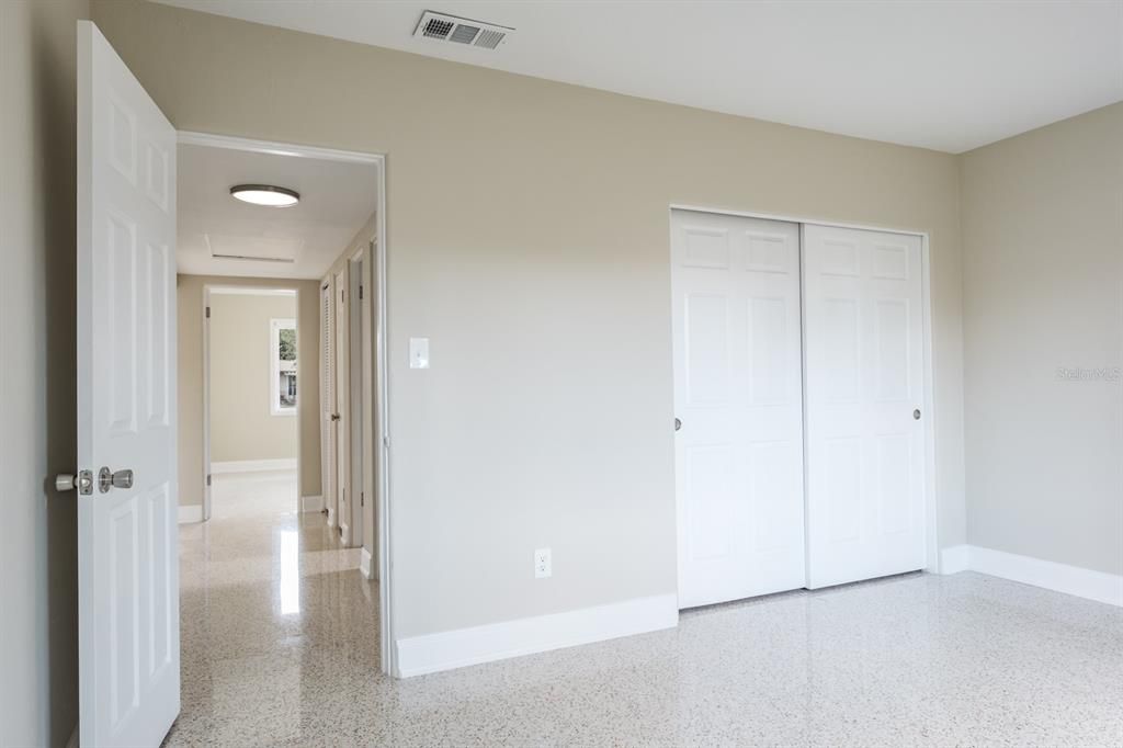 For Sale: $420,000 (2 beds, 1 baths, 1121 Square Feet)