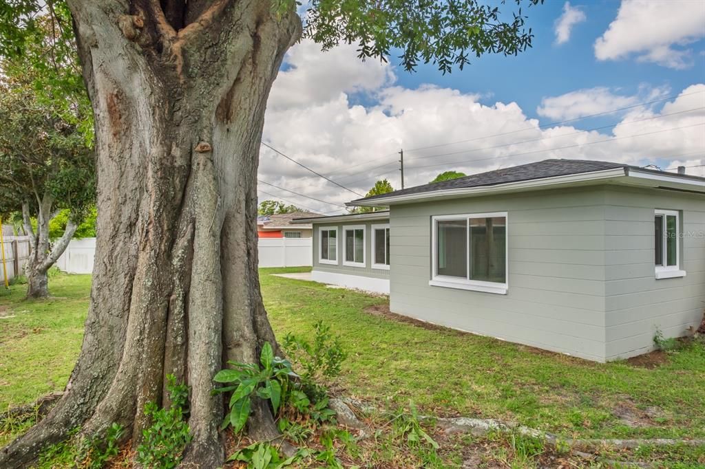 For Sale: $420,000 (2 beds, 1 baths, 1121 Square Feet)