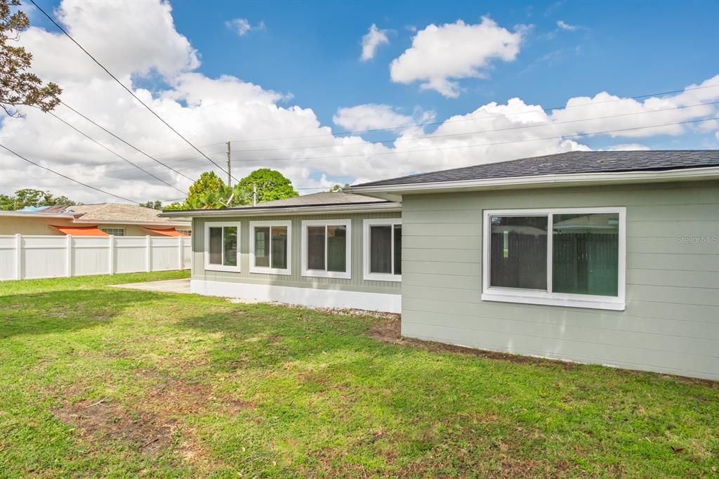 For Sale: $420,000 (2 beds, 1 baths, 1121 Square Feet)