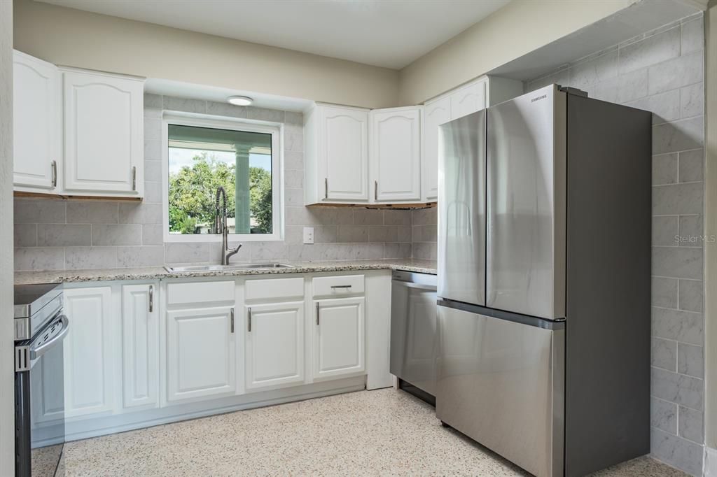 For Sale: $420,000 (2 beds, 1 baths, 1121 Square Feet)