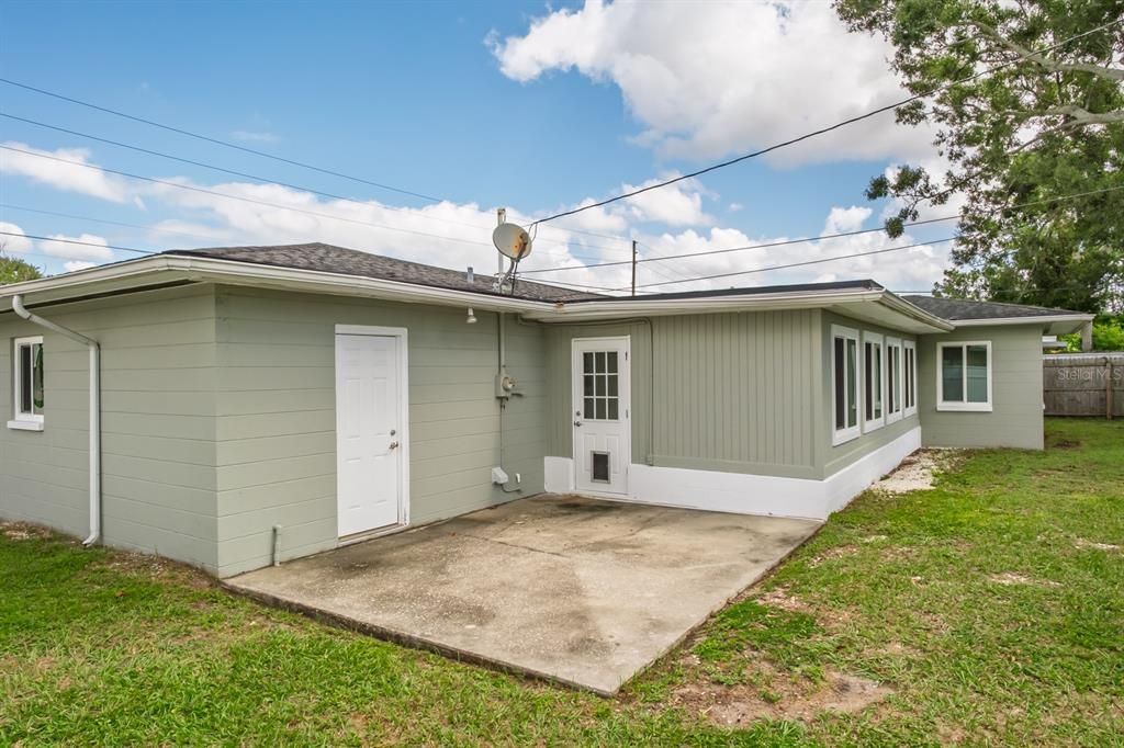 For Sale: $420,000 (2 beds, 1 baths, 1121 Square Feet)