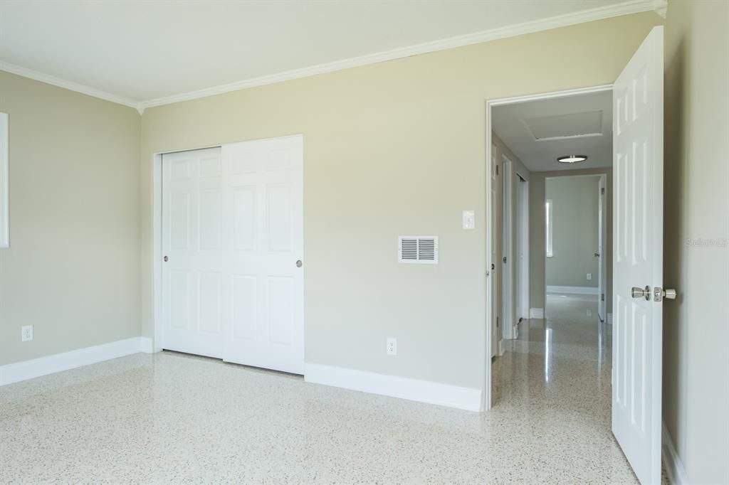 For Sale: $420,000 (2 beds, 1 baths, 1121 Square Feet)