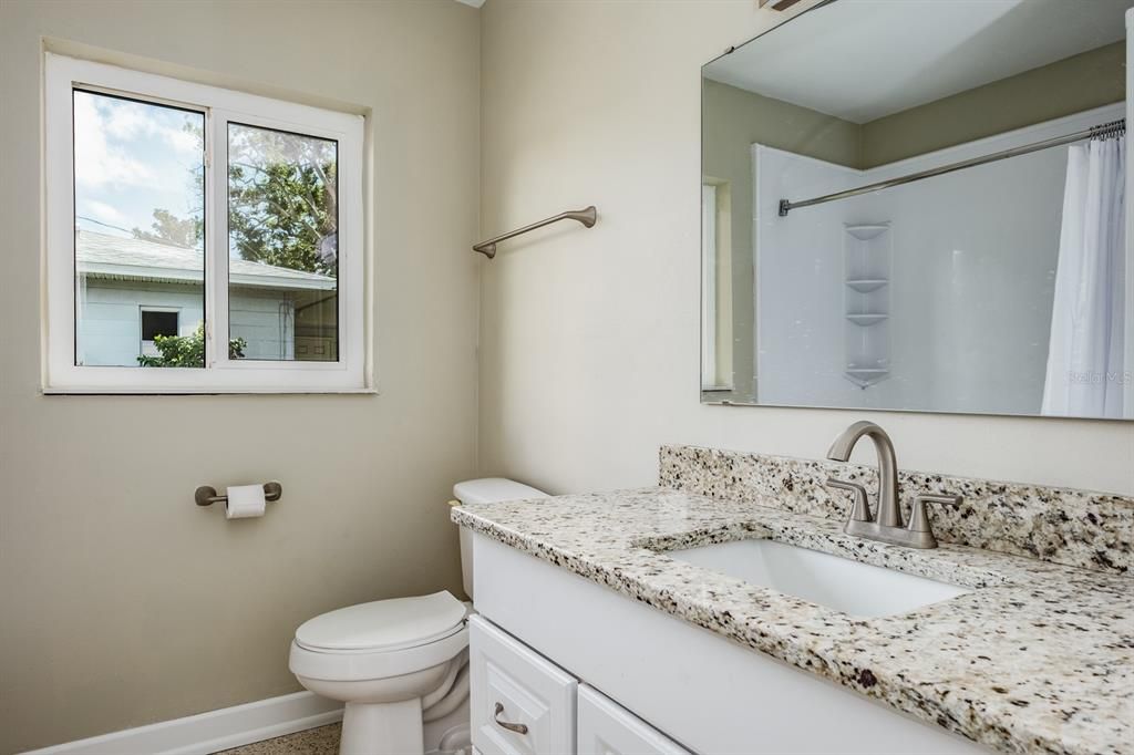 For Sale: $420,000 (2 beds, 1 baths, 1121 Square Feet)