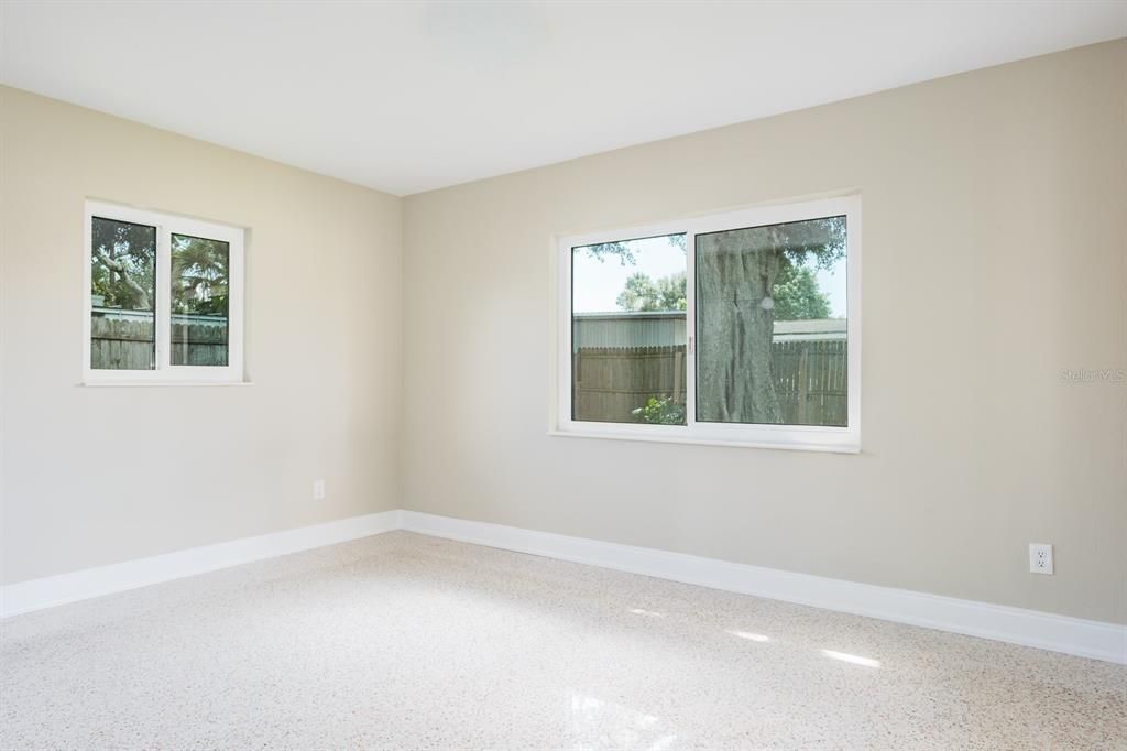 For Sale: $420,000 (2 beds, 1 baths, 1121 Square Feet)