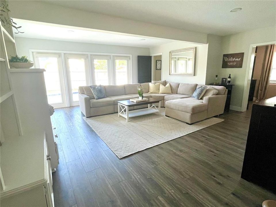 Activo con contrato: $779,500 (3 camas, 2 baños, 1813 Pies cuadrados)