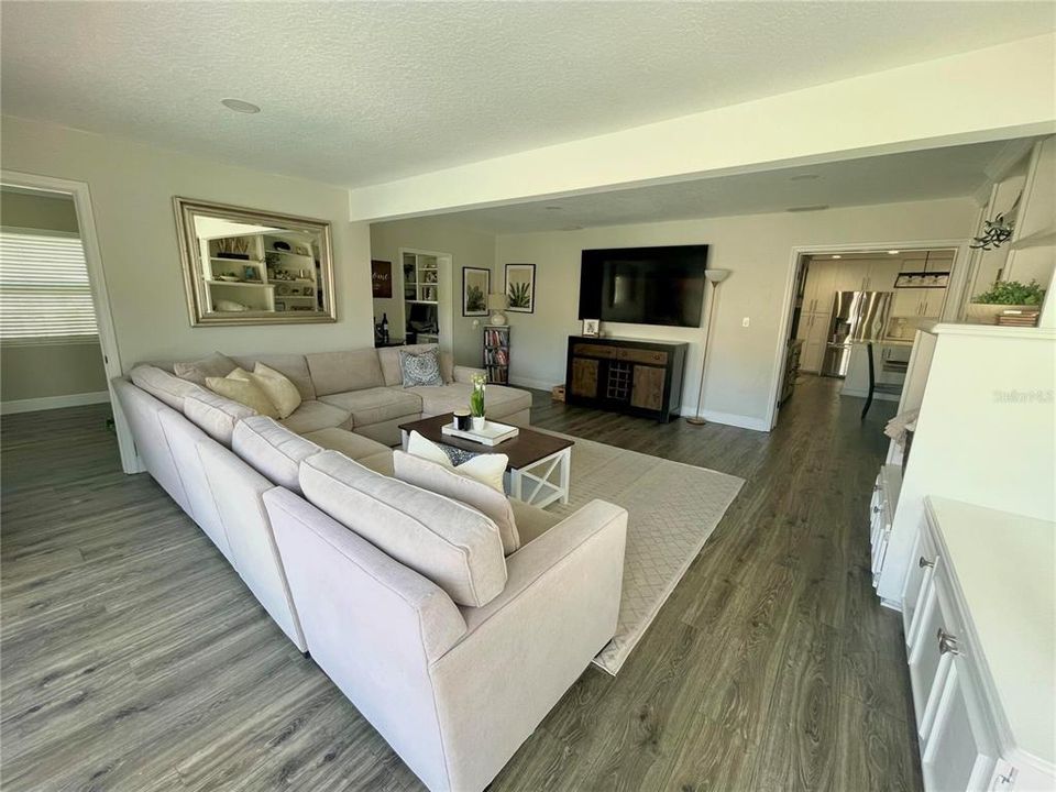 Activo con contrato: $779,500 (3 camas, 2 baños, 1813 Pies cuadrados)