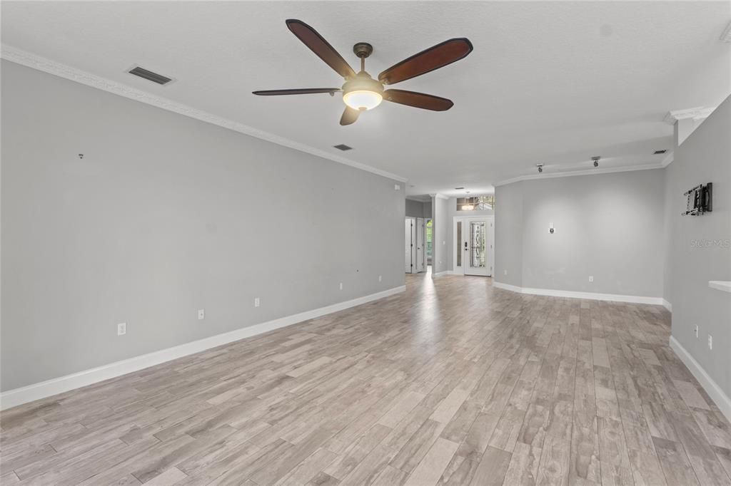 Под контрактом: $2,695 (3 спален, 2 ванн, 1991 Квадратных фут)