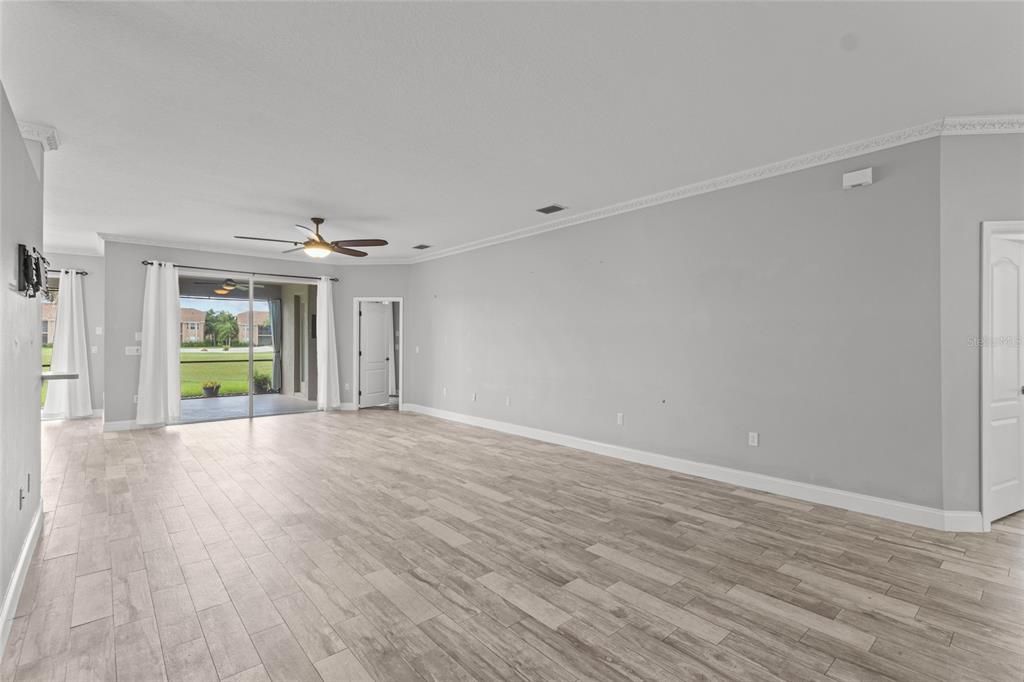 Под контрактом: $2,695 (3 спален, 2 ванн, 1991 Квадратных фут)