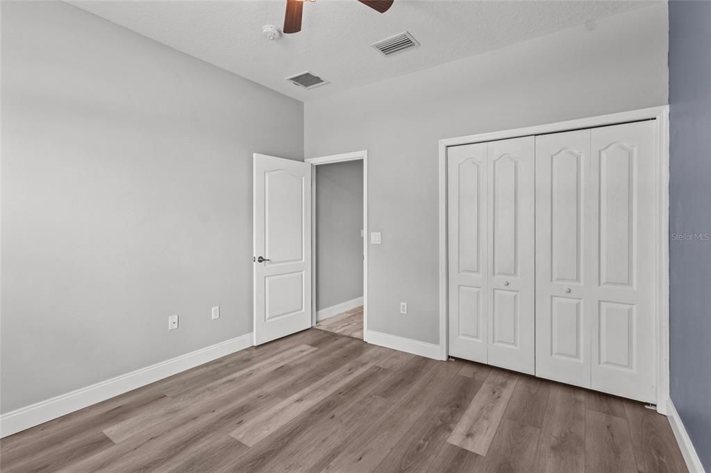 Под контрактом: $2,695 (3 спален, 2 ванн, 1991 Квадратных фут)