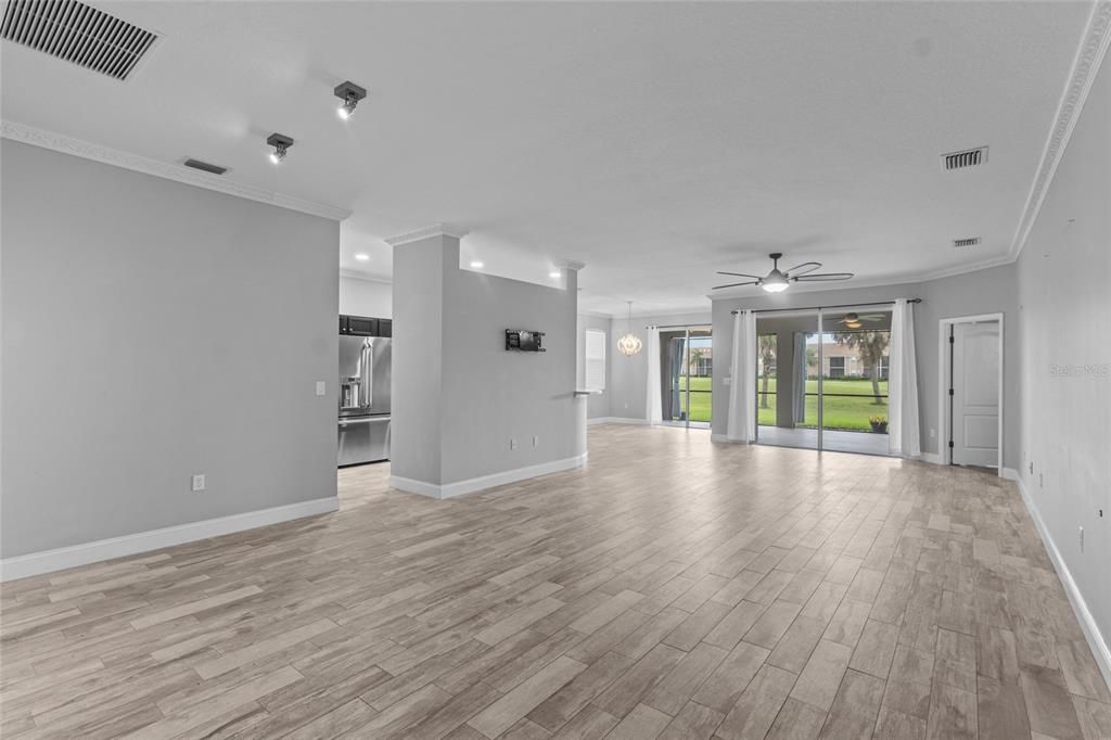 Под контрактом: $2,695 (3 спален, 2 ванн, 1991 Квадратных фут)