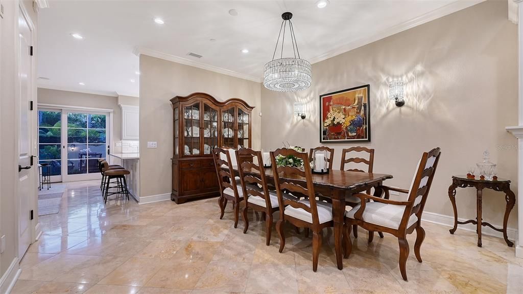 Activo con contrato: $1,595,000 (3 camas, 2 baños, 1910 Pies cuadrados)