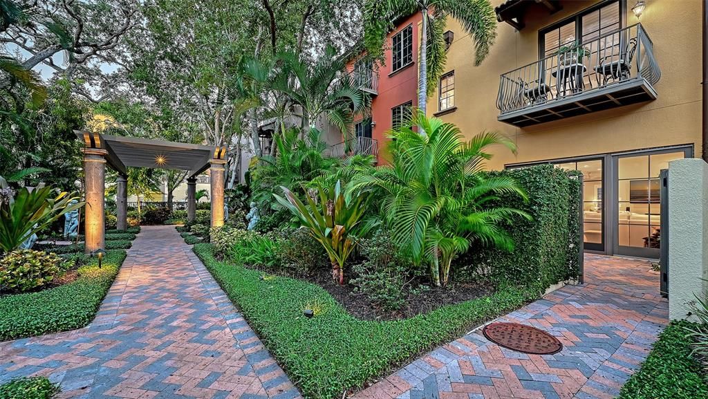 Activo con contrato: $1,595,000 (3 camas, 2 baños, 1910 Pies cuadrados)