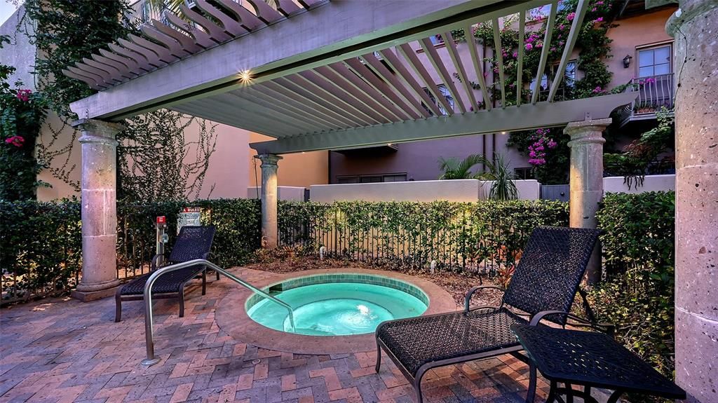 Activo con contrato: $1,595,000 (3 camas, 2 baños, 1910 Pies cuadrados)