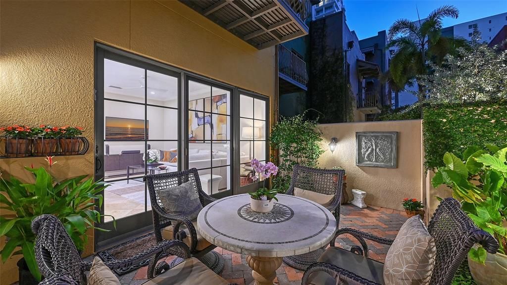 Activo con contrato: $1,595,000 (3 camas, 2 baños, 1910 Pies cuadrados)