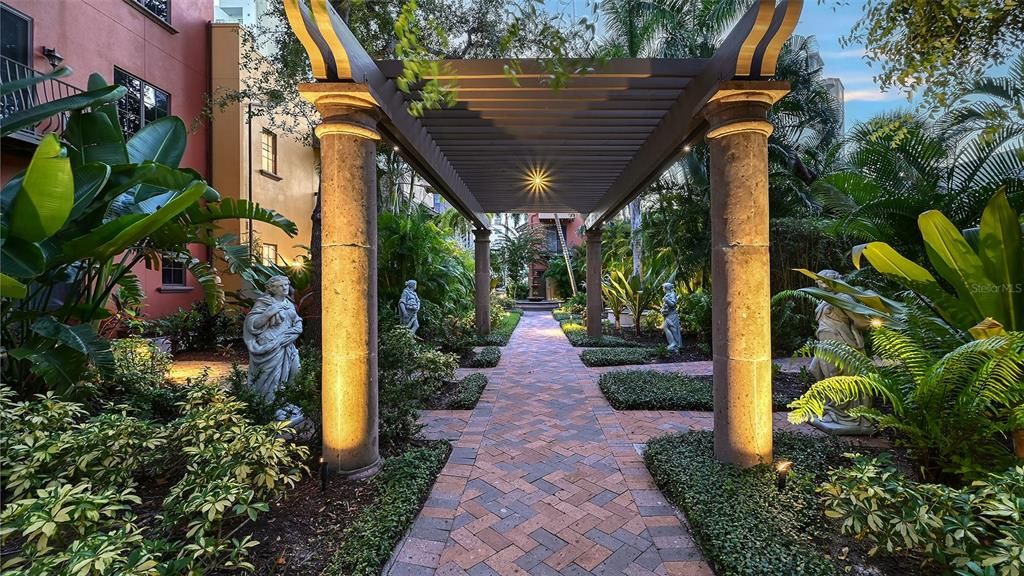 Activo con contrato: $1,595,000 (3 camas, 2 baños, 1910 Pies cuadrados)