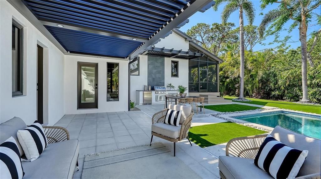 For Sale: $4,895,000 (5 beds, 6 baths, 5712 Square Feet)