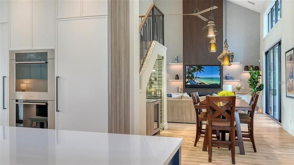 For Sale: $4,895,000 (5 beds, 6 baths, 5712 Square Feet)