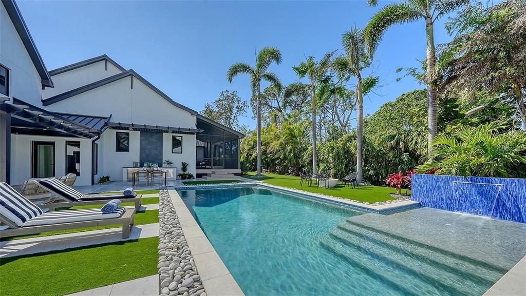 For Sale: $4,895,000 (5 beds, 6 baths, 5712 Square Feet)