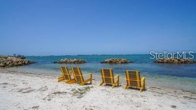 For Sale: $4,895,000 (5 beds, 6 baths, 5712 Square Feet)