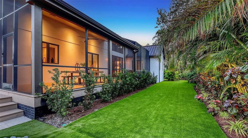 For Sale: $4,895,000 (5 beds, 6 baths, 5712 Square Feet)