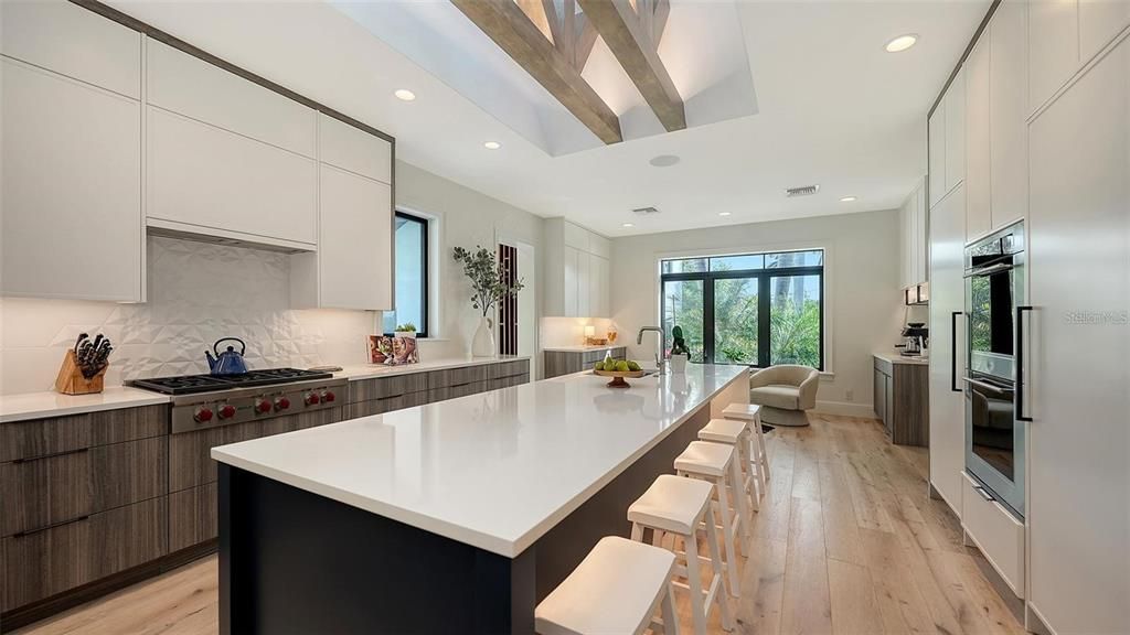 For Sale: $4,895,000 (5 beds, 6 baths, 5712 Square Feet)