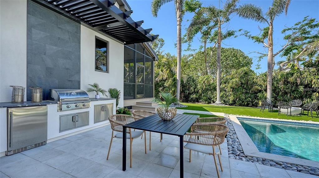 For Sale: $4,895,000 (5 beds, 6 baths, 5712 Square Feet)