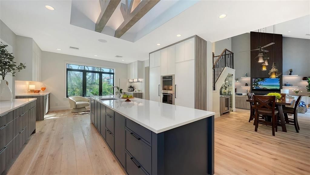 For Sale: $4,895,000 (5 beds, 6 baths, 5712 Square Feet)