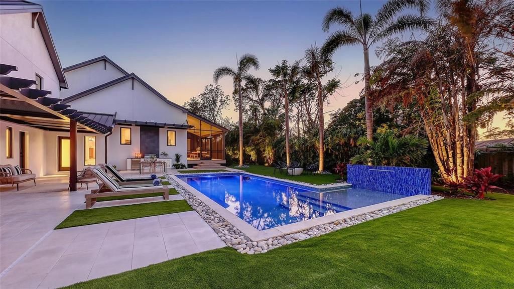 For Sale: $4,895,000 (5 beds, 6 baths, 5712 Square Feet)