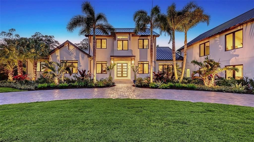 For Sale: $4,895,000 (5 beds, 6 baths, 5712 Square Feet)