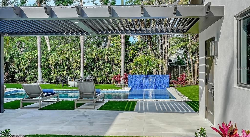 For Sale: $4,895,000 (5 beds, 6 baths, 5712 Square Feet)