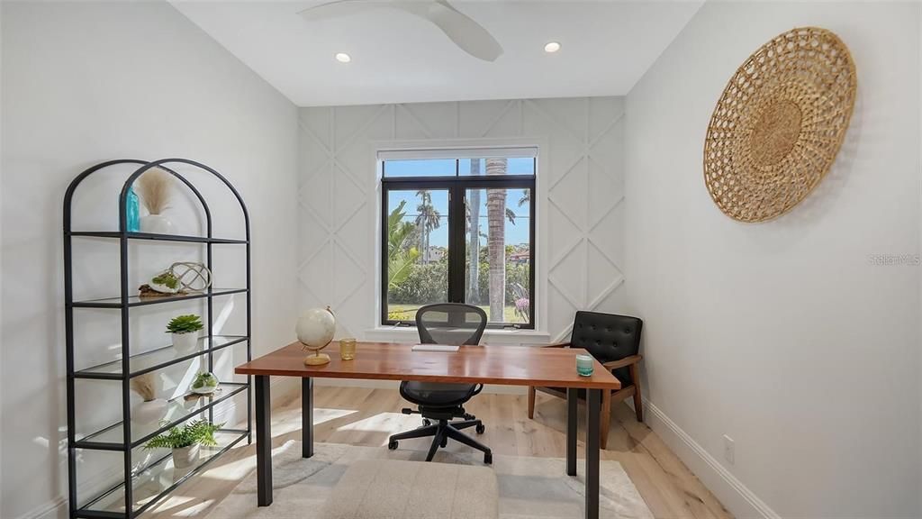 For Sale: $4,895,000 (5 beds, 6 baths, 5712 Square Feet)