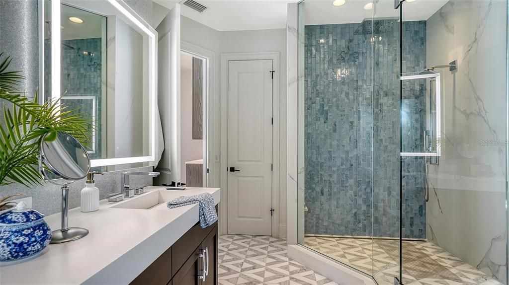 For Sale: $4,895,000 (5 beds, 6 baths, 5712 Square Feet)