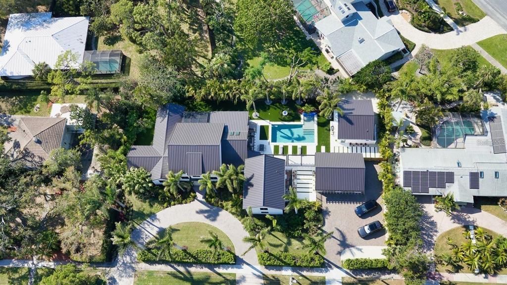 For Sale: $4,895,000 (5 beds, 6 baths, 5712 Square Feet)