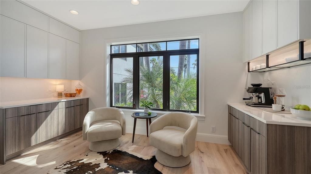 For Sale: $4,895,000 (5 beds, 6 baths, 5712 Square Feet)