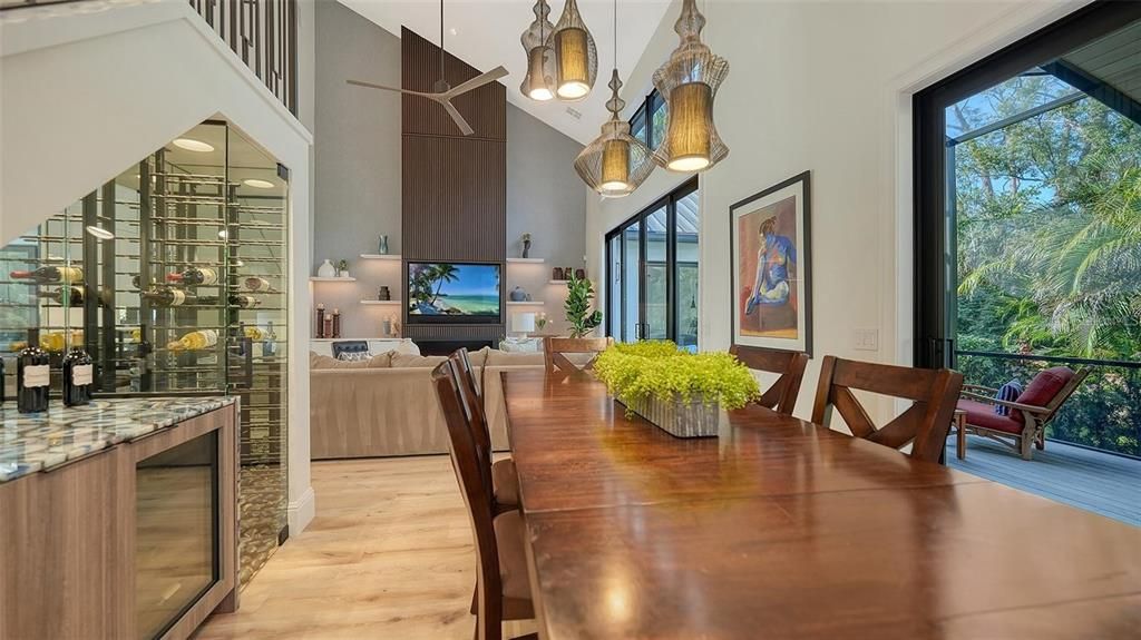 For Sale: $4,895,000 (5 beds, 6 baths, 5712 Square Feet)