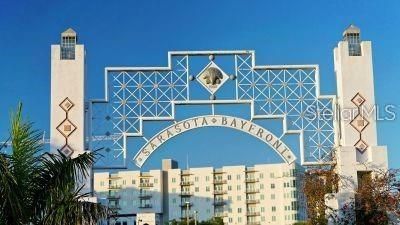 For Sale: $4,895,000 (5 beds, 6 baths, 5712 Square Feet)