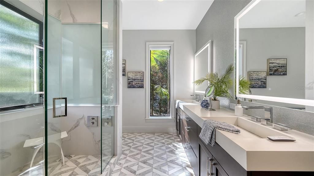 For Sale: $4,895,000 (5 beds, 6 baths, 5712 Square Feet)