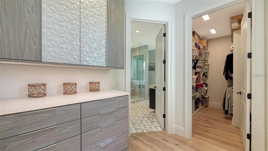 For Sale: $4,895,000 (5 beds, 6 baths, 5712 Square Feet)