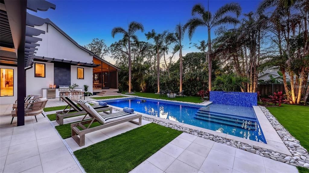 For Sale: $4,895,000 (5 beds, 6 baths, 5712 Square Feet)