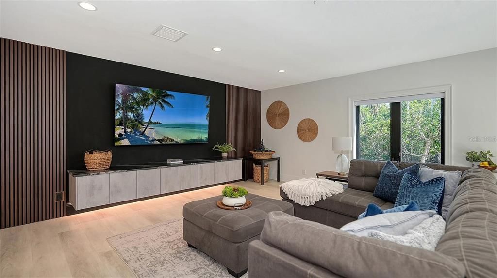 For Sale: $4,895,000 (5 beds, 6 baths, 5712 Square Feet)