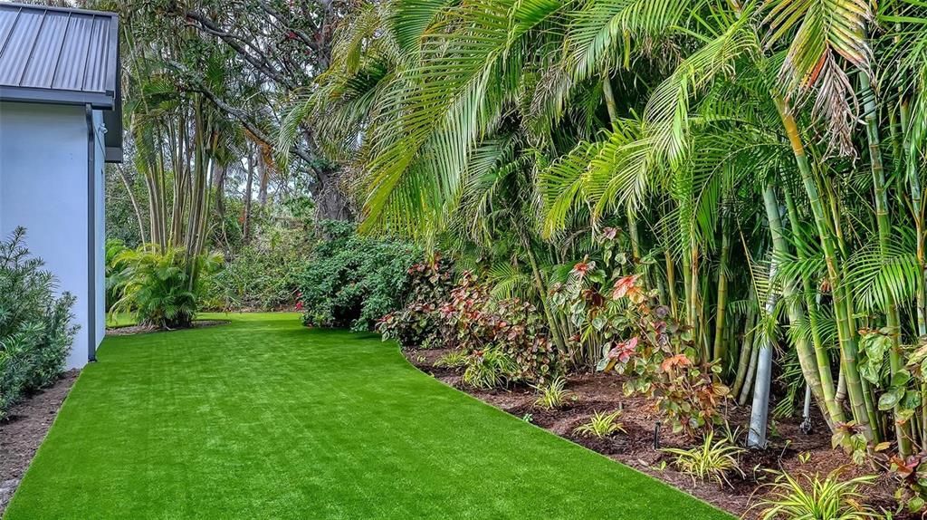 For Sale: $4,895,000 (5 beds, 6 baths, 5712 Square Feet)