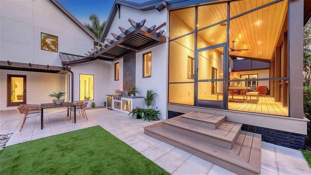 For Sale: $4,895,000 (5 beds, 6 baths, 5712 Square Feet)