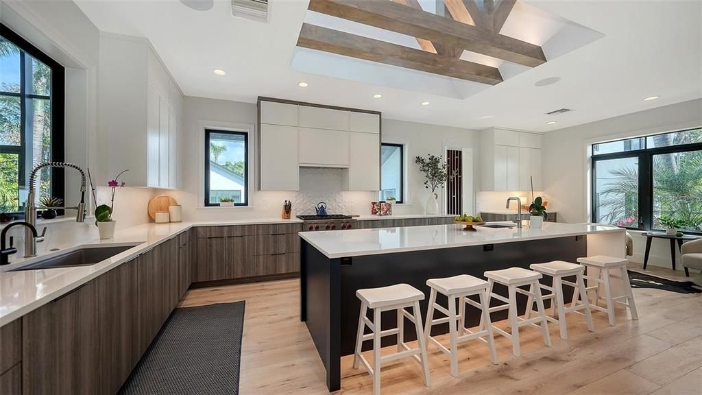 For Sale: $4,895,000 (5 beds, 6 baths, 5712 Square Feet)