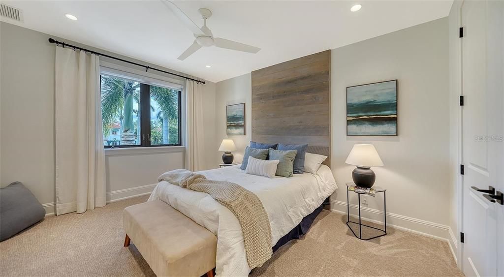 For Sale: $4,895,000 (5 beds, 6 baths, 5712 Square Feet)